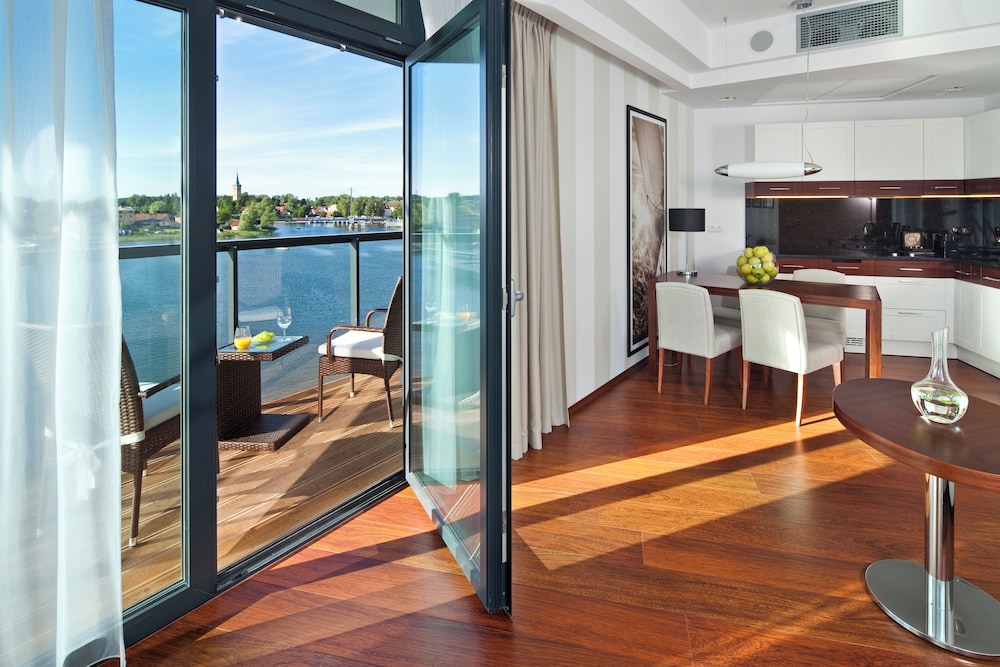 Classic Suite, Balcony, Lake View photo 3