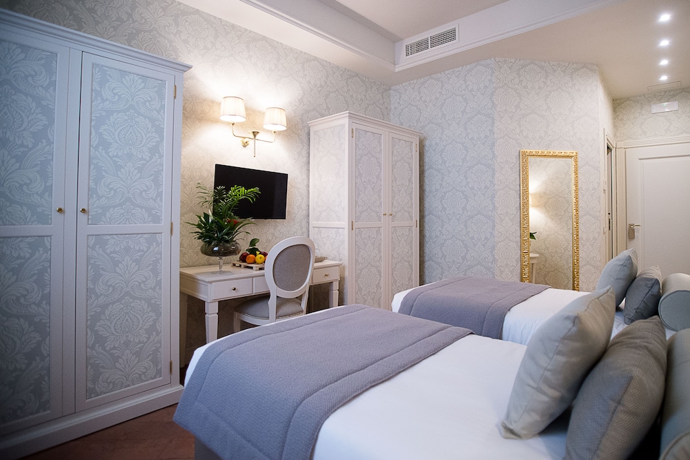 Junior Suite, 1 King Bed, City View photo 1