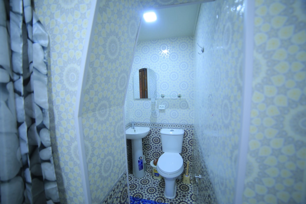 Basic Twin Room, 1 Bedroom, Non Smoking, Courtyard Area photo 2
