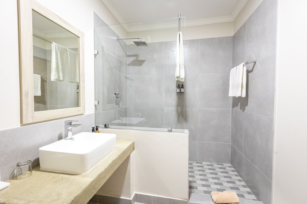 Superior Double Or Twin Room - Photo 8