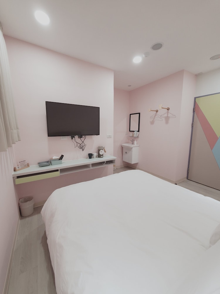 Standard Double Room, 1 Double Bed, Non Smoking, Bathtub - Photo 8