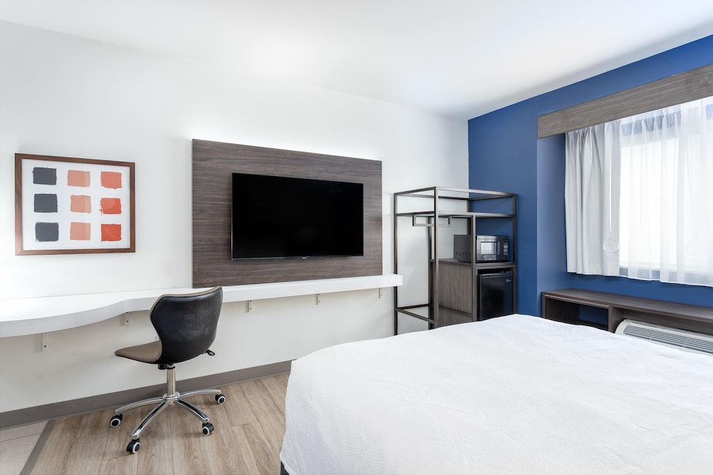 Room, 1 Queen Bed, Accessible (Mobility, Roll-In Shower) - Photo 3