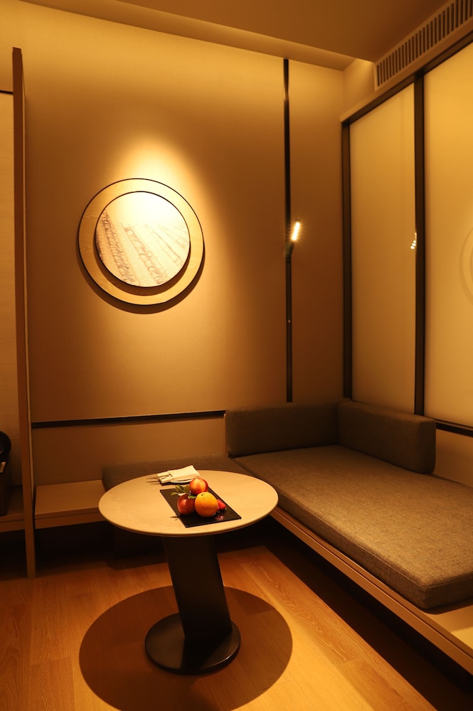 Executive Room, 1 King Bed, City View, Executive Level - Photo 5