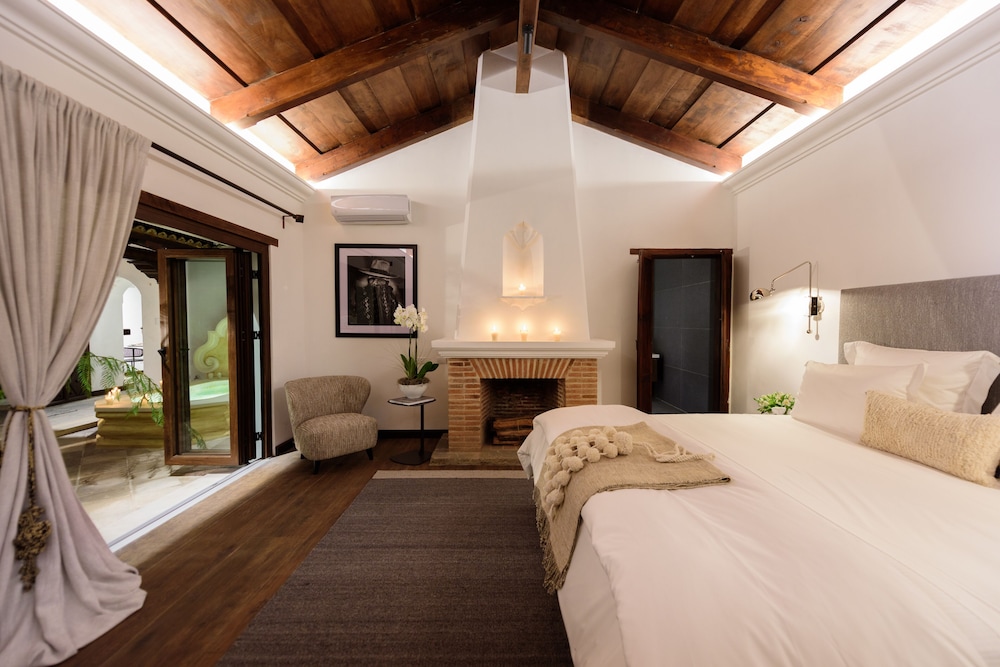 Deluxe Suite, 1 King Bed photo 1