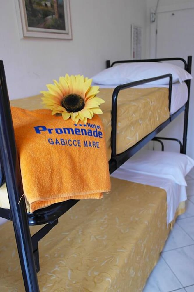 Quadruple Room, Partial Sea View photo 2