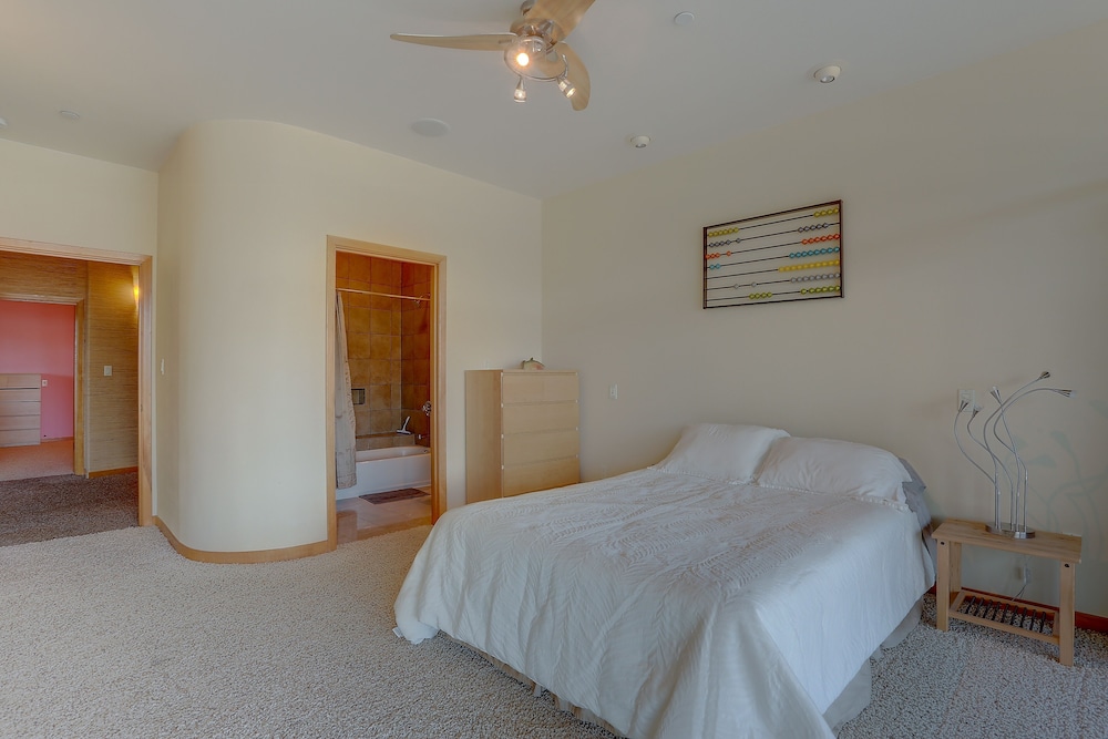 House, 6 Bedrooms photo 3