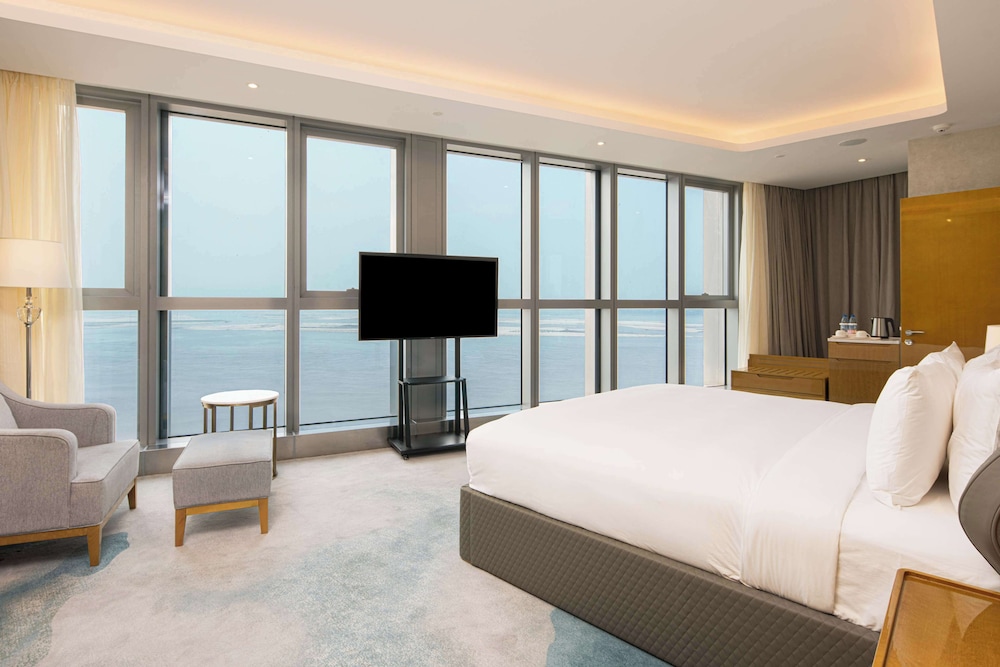 Suite, 1 King Bed, River View photo 2