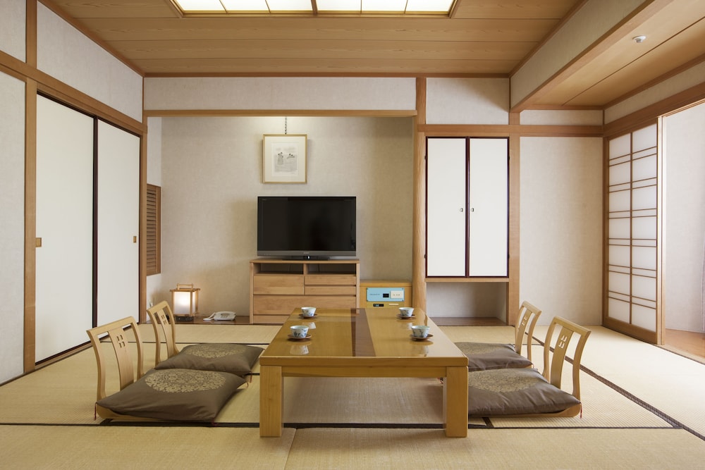 Japanese Style Room, Smoking, Mountain View