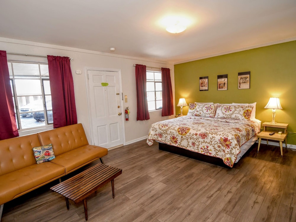 Superior Quadruple Room, Ensuite (King Semi-Suite) photo 1