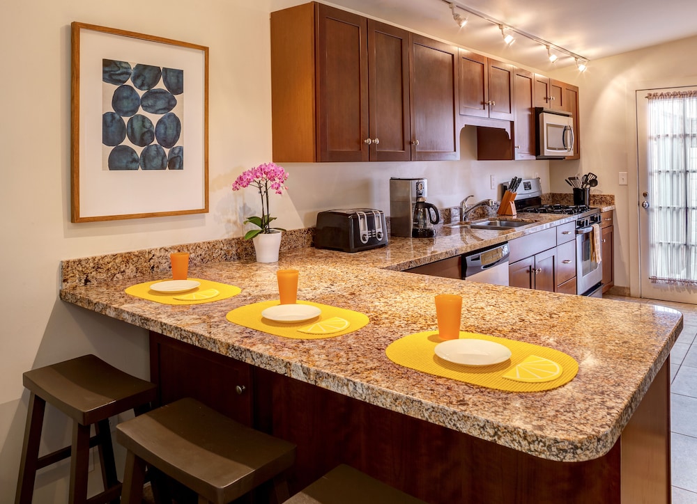 Signature Suite, Kitchen, Pool View photo 1