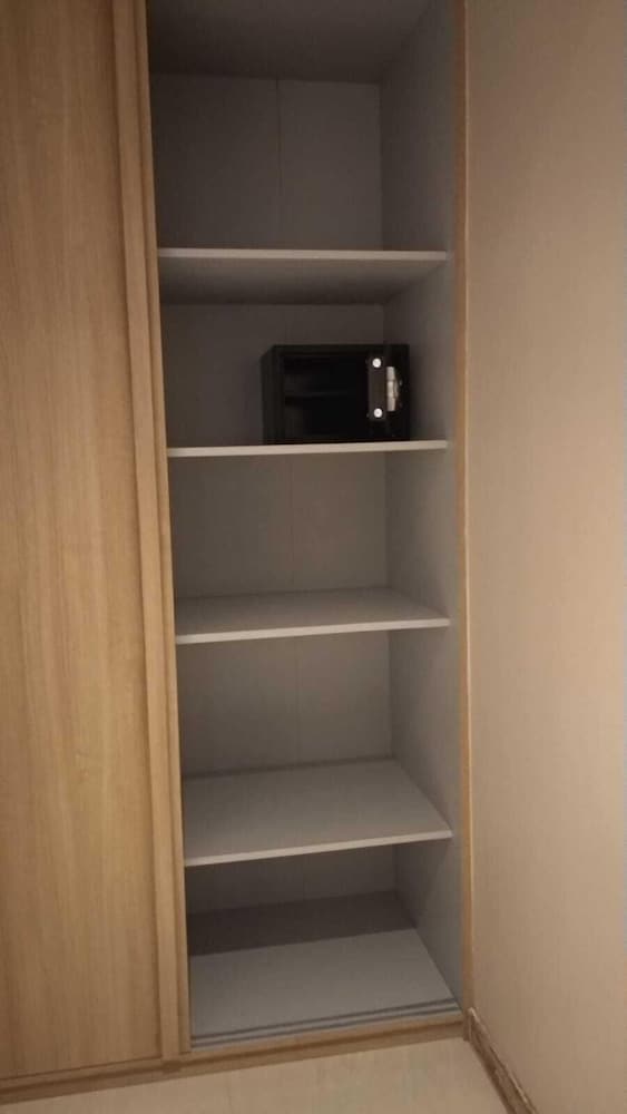 Standard Double or Twin Room - Photo 10