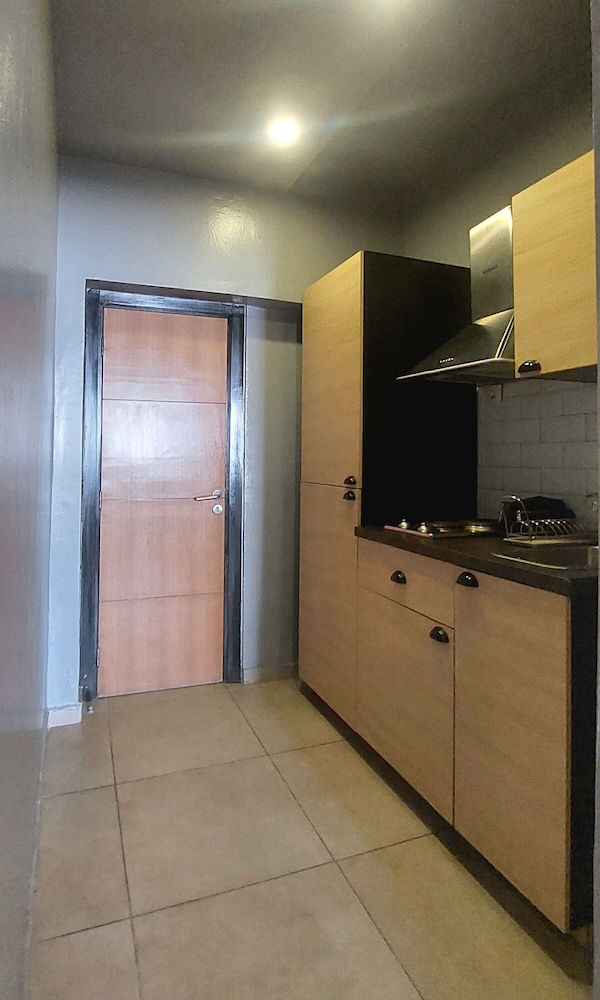 Executive Suite - Photo 14