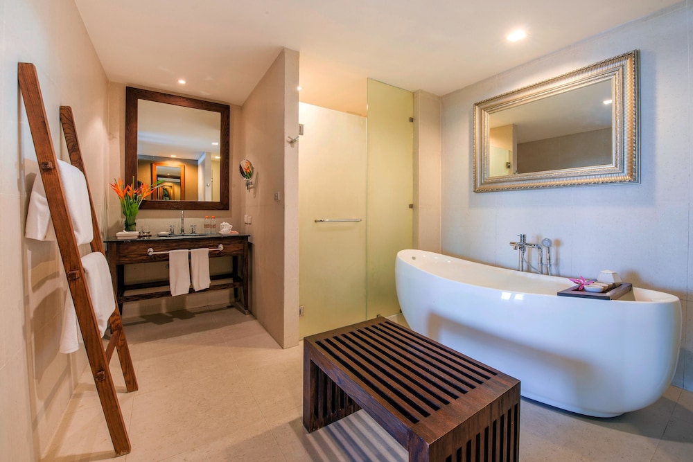 Grand Deluxe Room - Photo 13