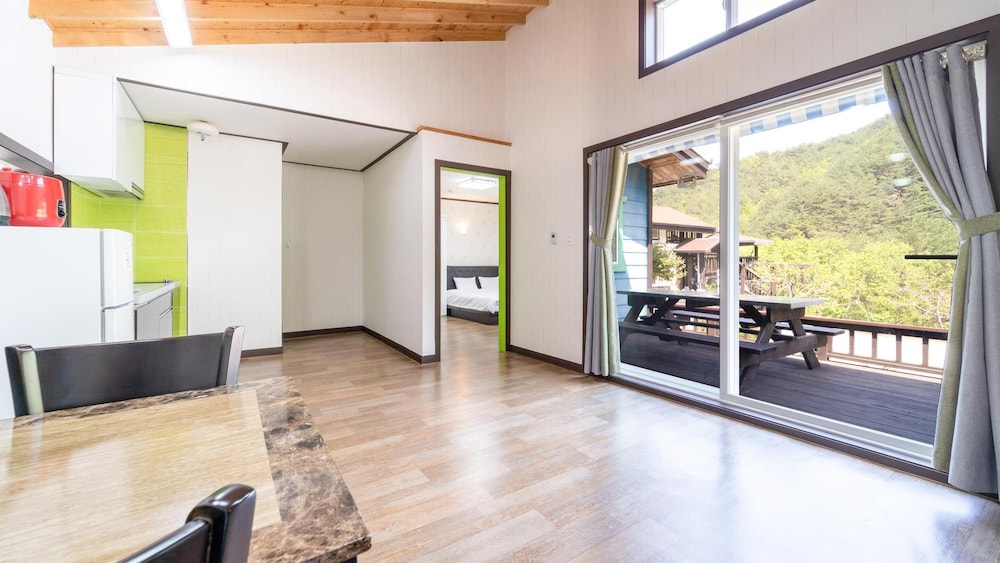 Basic Room, 2 Bedrooms (bluedong)
