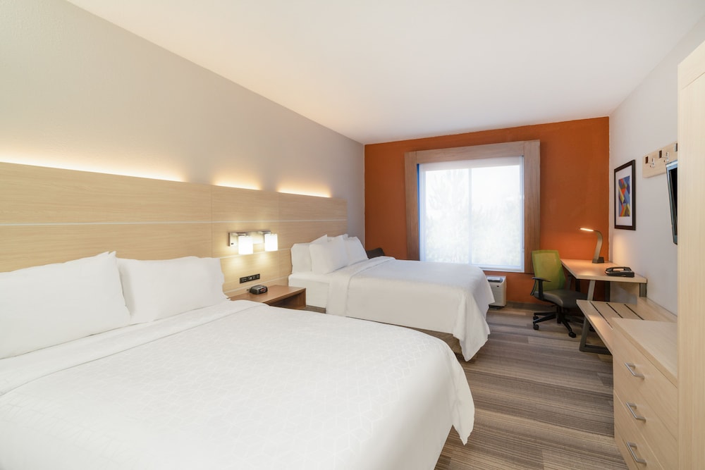 Standard Room, 2 Queen Beds, Accessible (Mobility, Accessible Tub) - Photo 2