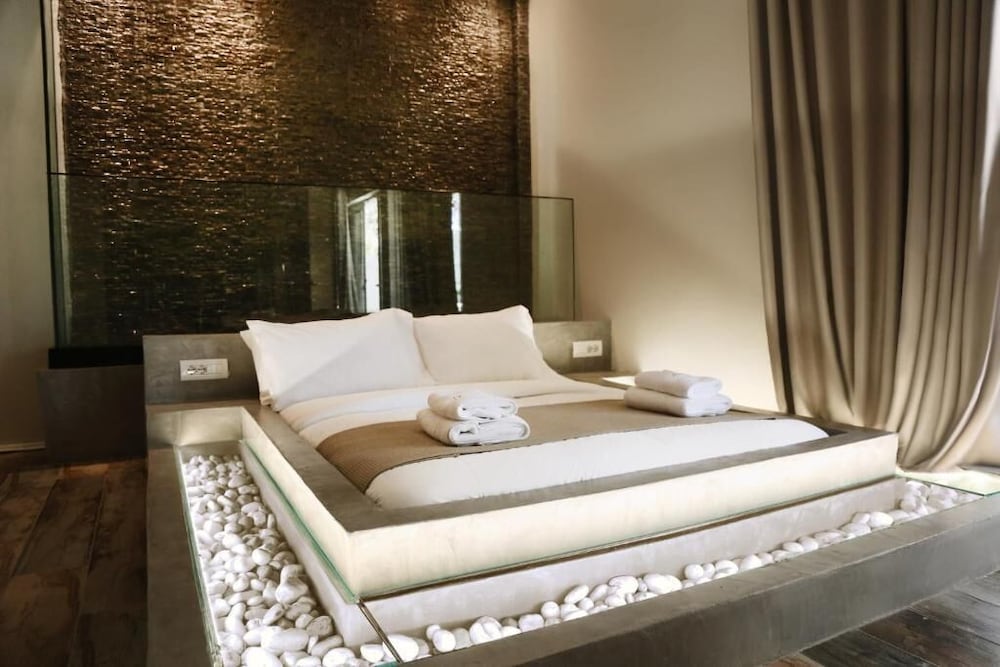 Waterfall Room