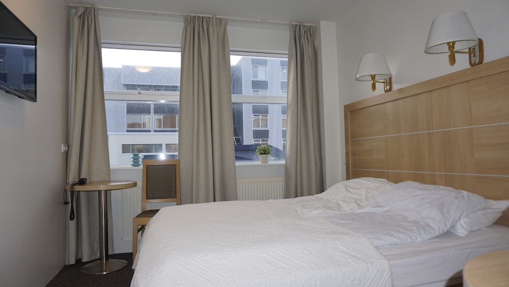 Double Room, 1 Queen Bed, Private Bathroom photo 1