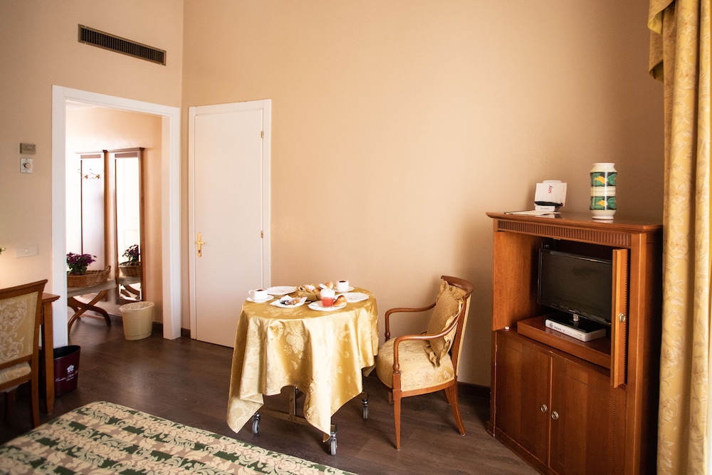 Deluxe Double Room photo 3