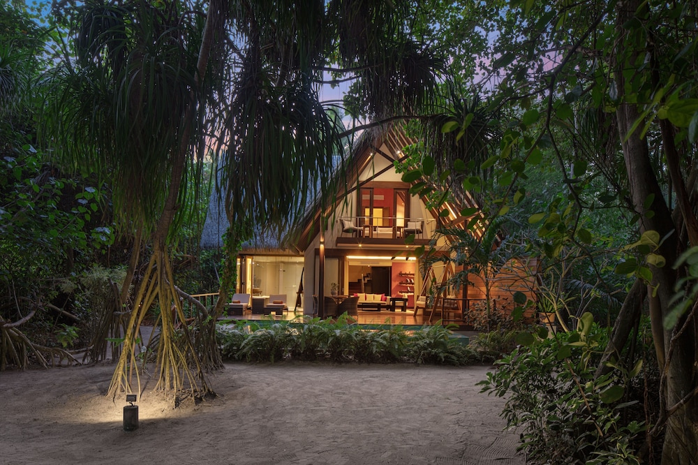 Meedhupparu Residence with Pool - Photo 6