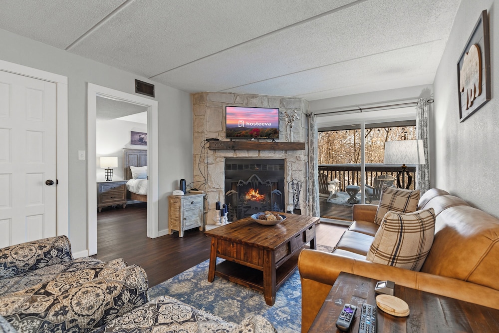 Signature Condo, 2 Bedrooms, Fireplace, Mountainside