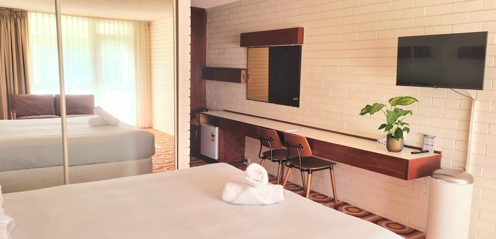 Deluxe Room, Partial Ocean View photo 1