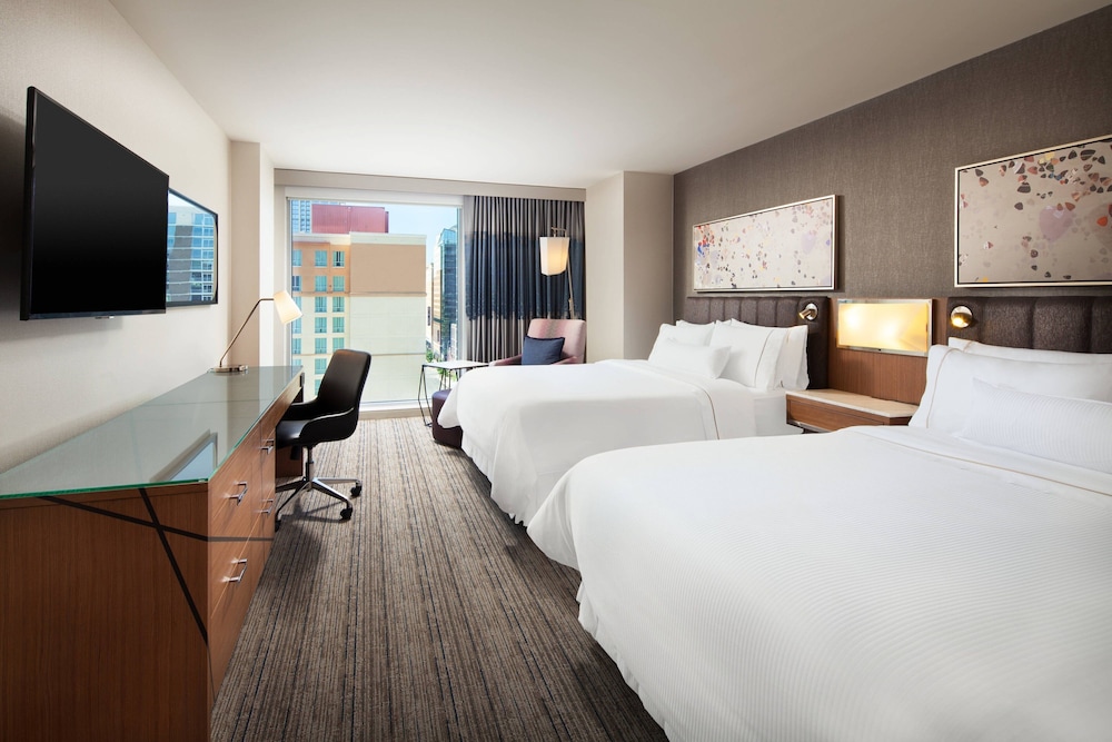Deluxe Room, 2 Queen Beds (Mobility/Hearing Accessible, Tub) photo 1