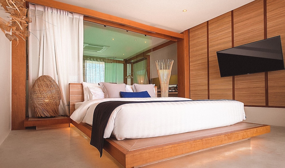Honeymoon Room