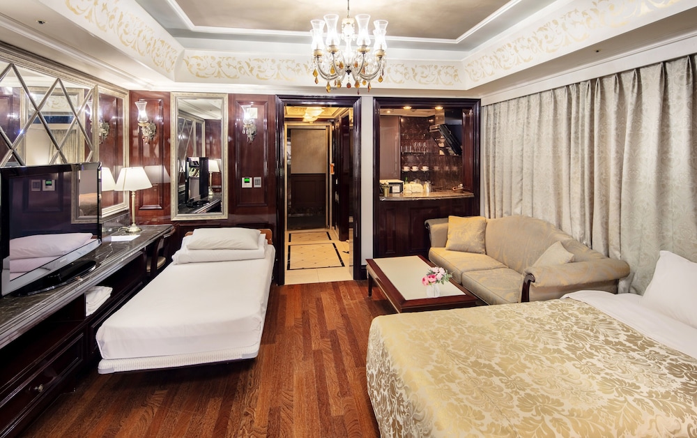 [For 4] Sapphire Quad Room - Photo 3