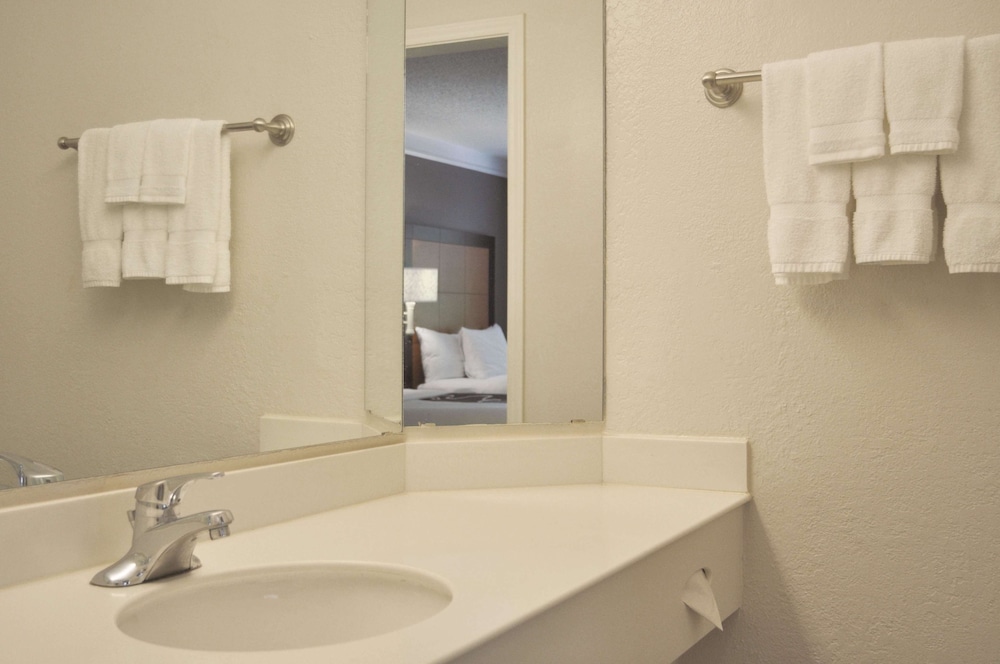 Deluxe Room, 2 Double Beds, Non Smoking (Efficiency) photo 1