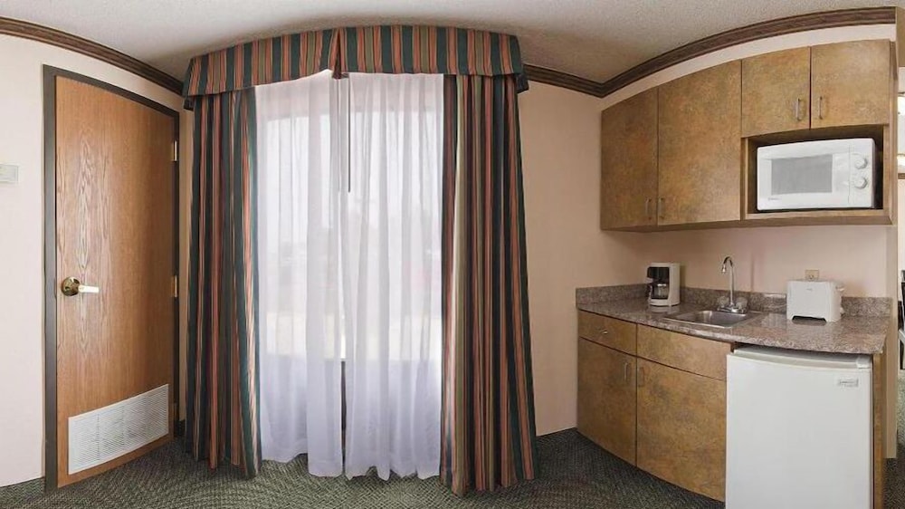 Suite, 1 Bedroom - Photo 5