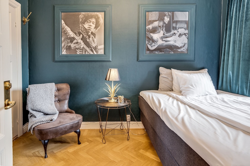 Small Economy Double Room (Petrol)