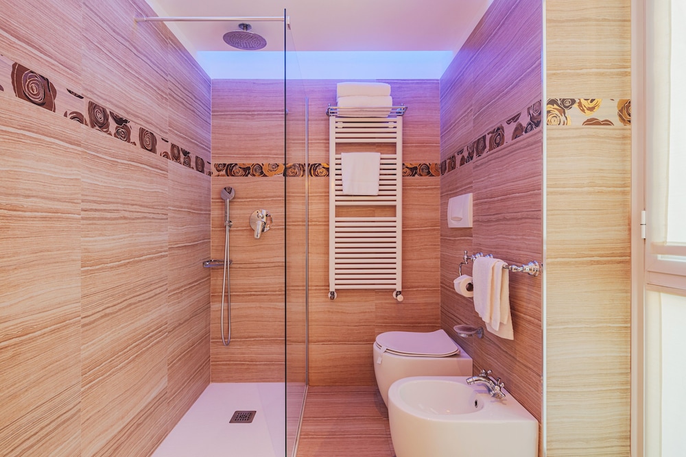 Triple Room, Balcony, Sea Facing - Photo 8
