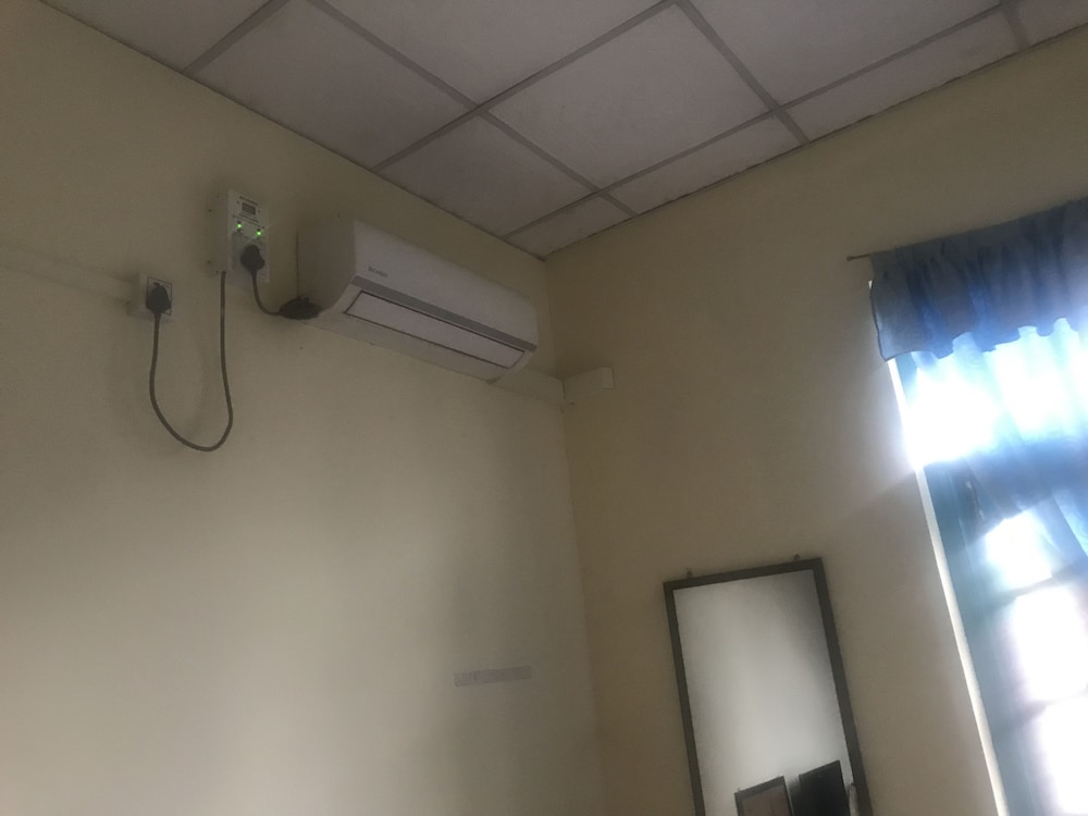 Basic Room, 1 King Bed, Non Smoking photo 3