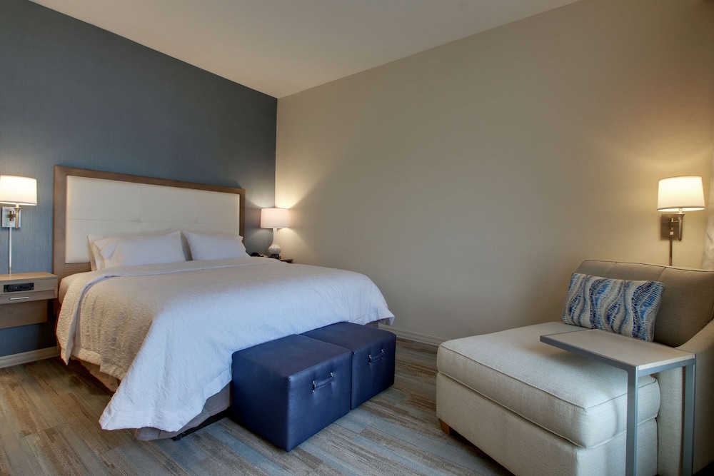 Room, 1 King Bed, Accessible, Bathtub photo 1