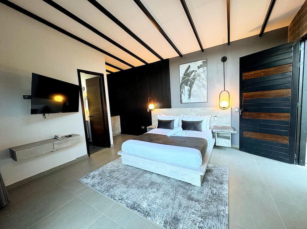 Deluxe Suite, Lake View photo 2