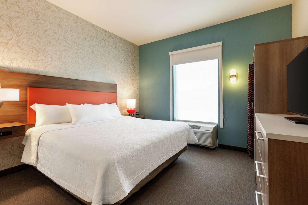Suite, 1 King Bed, Accessible (Hearing) photo 3