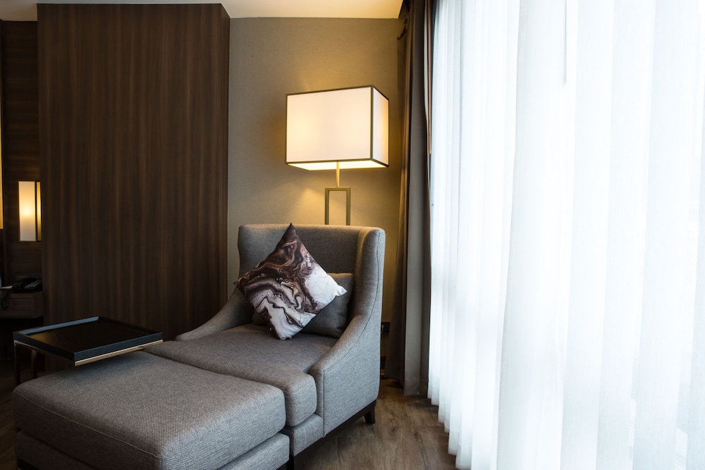 Deluxe Room, King Bed photo 2