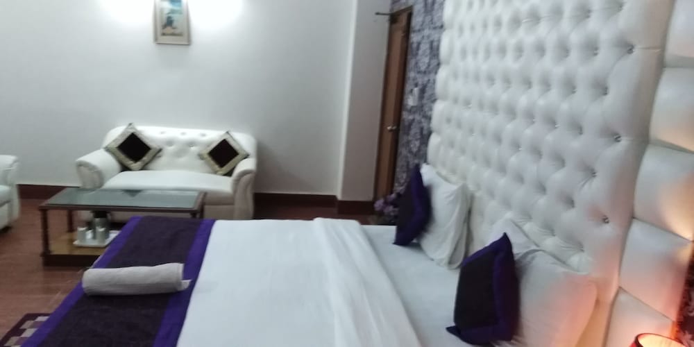 Super Deluxe Room
