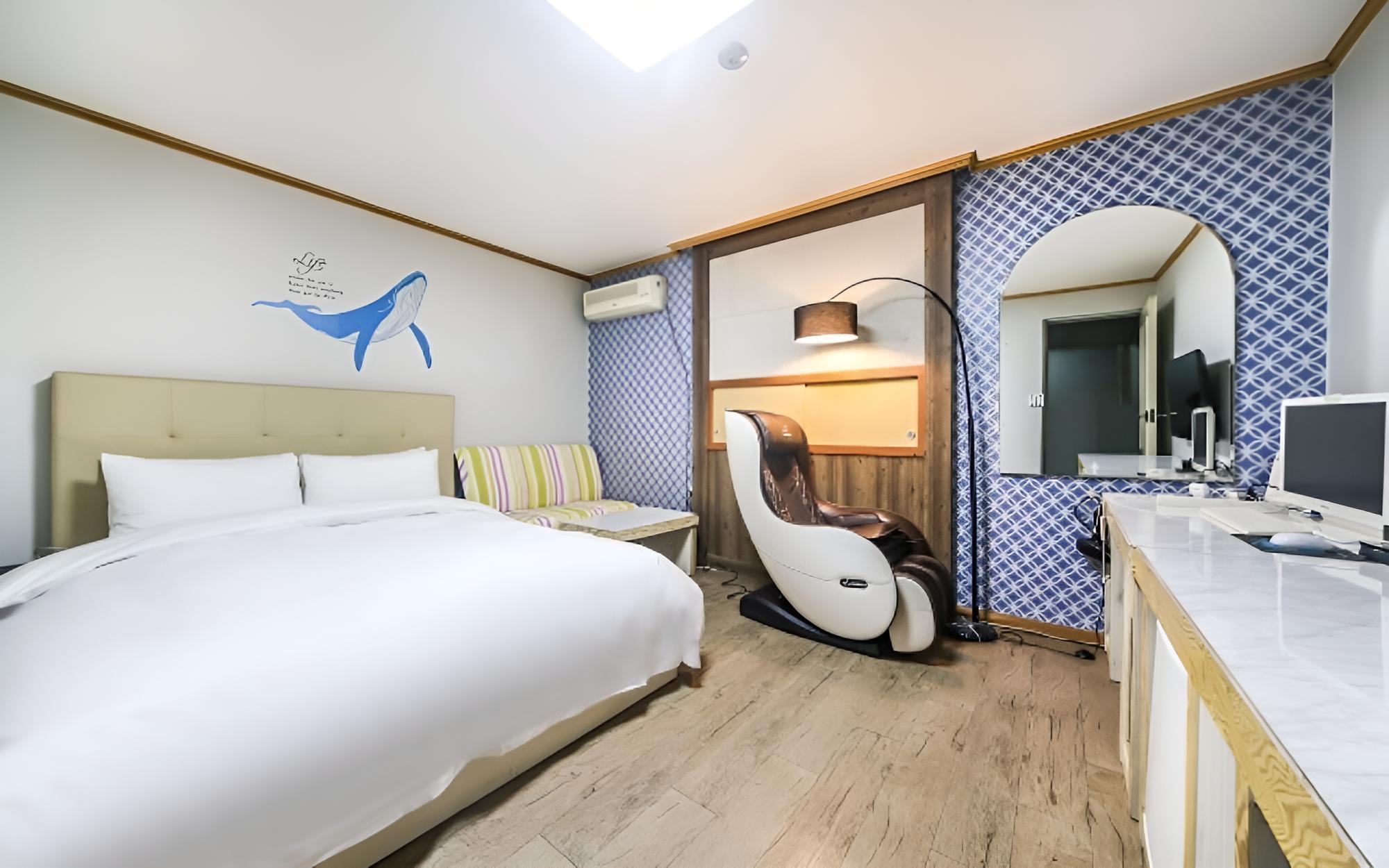 Room (Standard (massage chair))