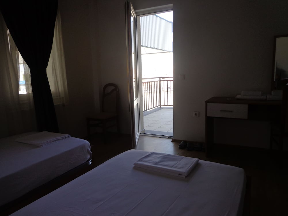 Standard Quadruple Room (2) photo 2