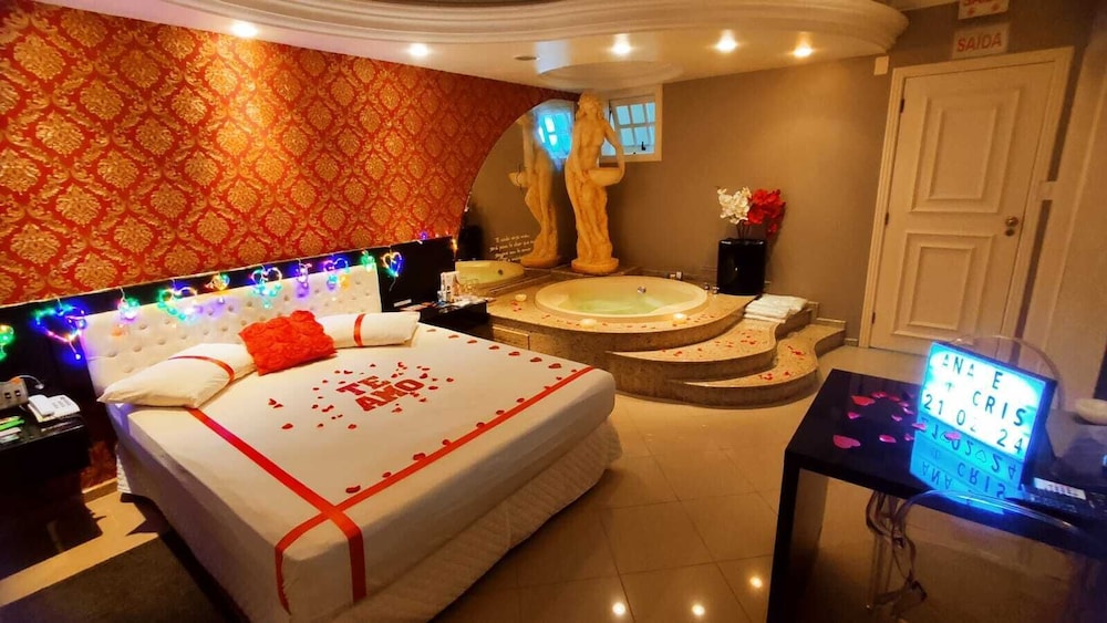 Luxury Suite photo 1