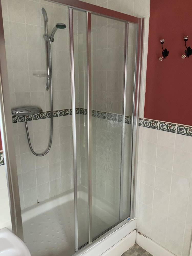Standard Triple Room, Ensuite (Room 1) - Photo 4