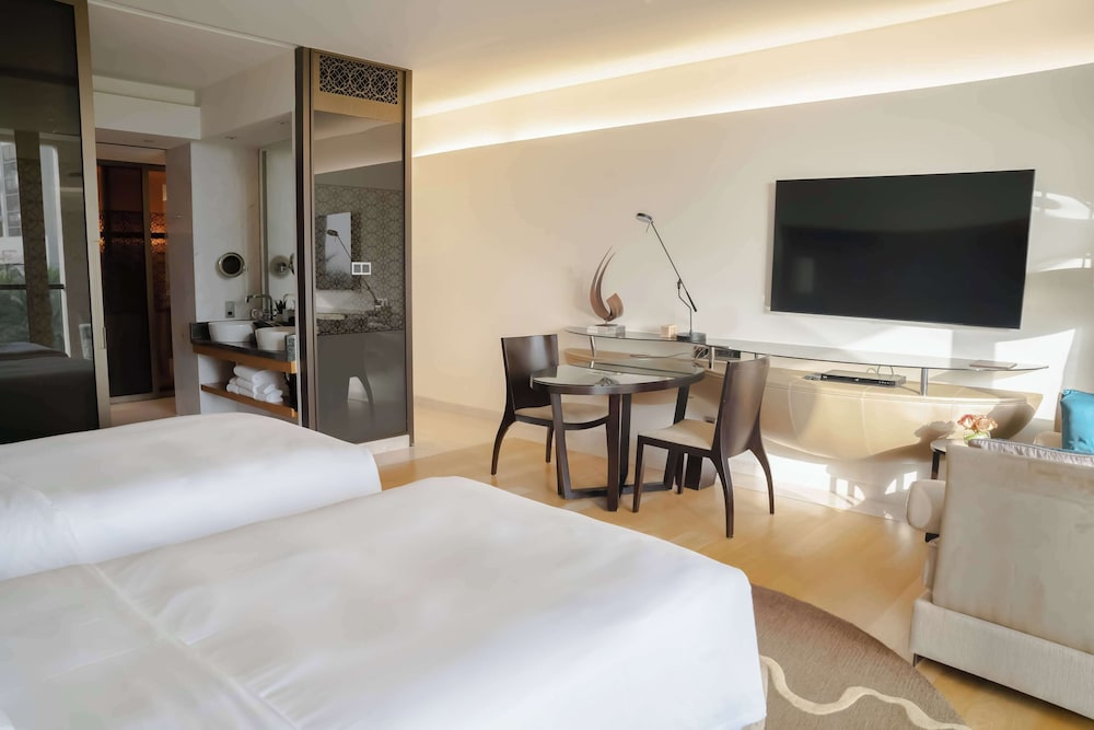 Room, 2 Twin Beds, Garden View — photo 4