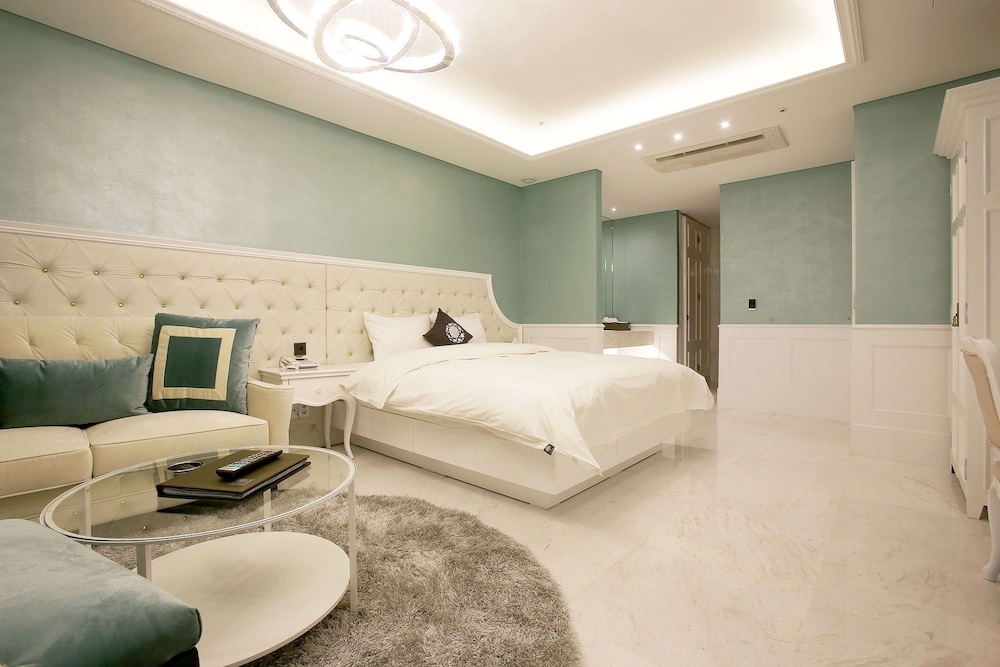 Royal Suite photo 2