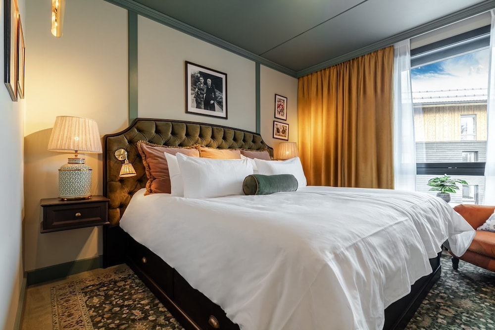 Standard Room, 1 King Bed