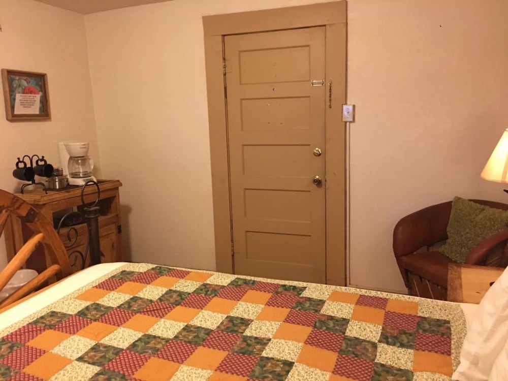 Room, 1 Queen Bed photo 3
