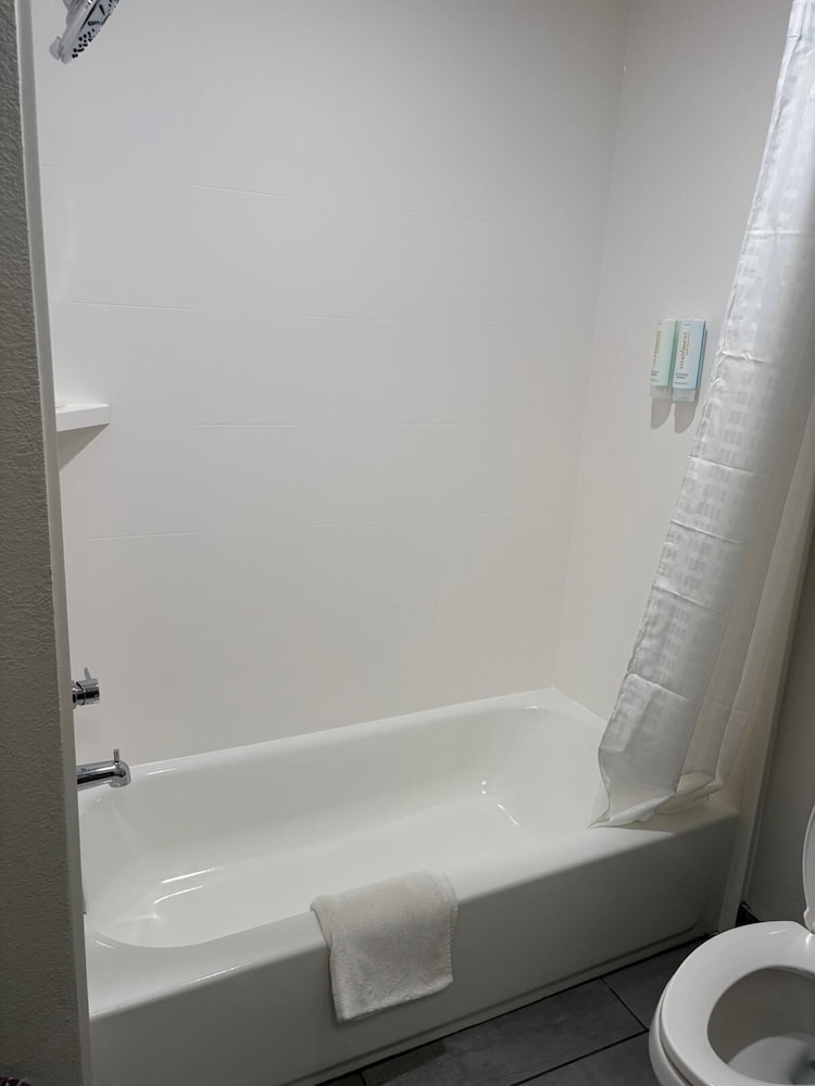 Standard Room, 2 Double Beds, Non Smoking - Photo 13