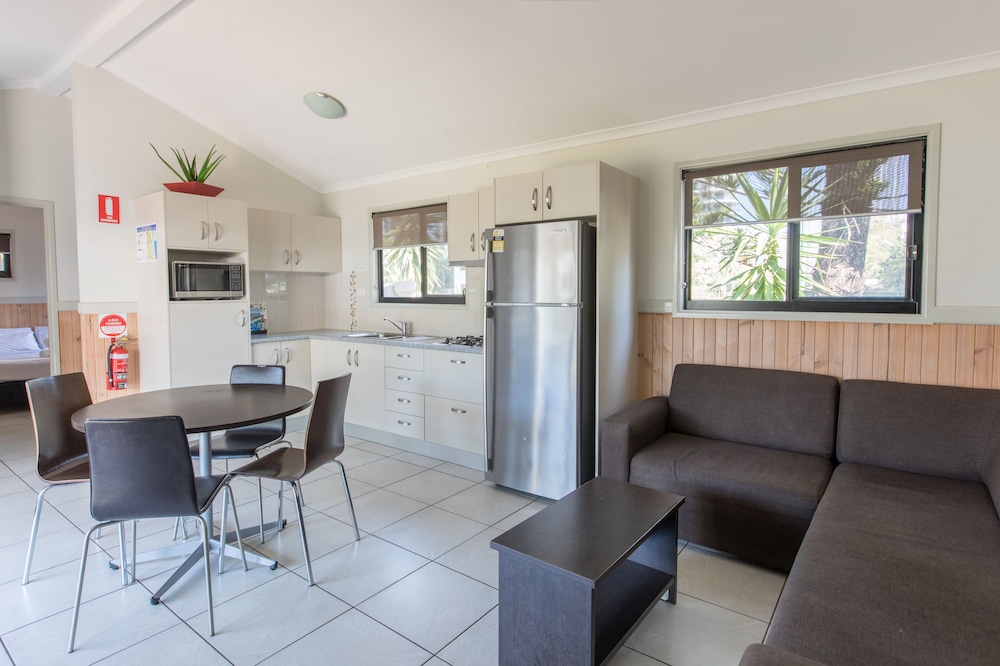 Superior Suite, 2 Bedrooms, Non Smoking, Kitchen photo 3