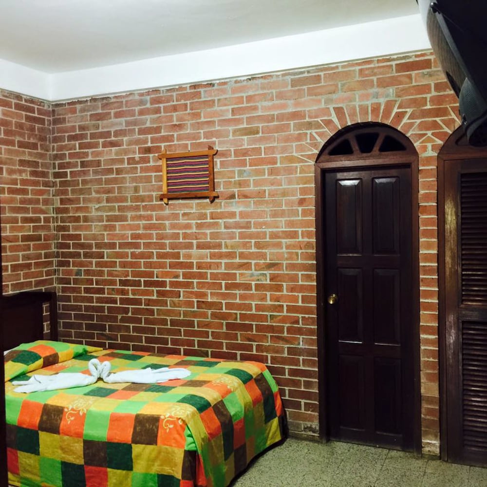 Double Room, Multiple Beds, Non Smoking photo 2