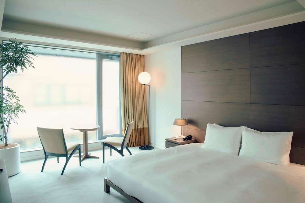 Superior Twin with Free Lounge Access (designed by Tadao Ando) - Photo 4